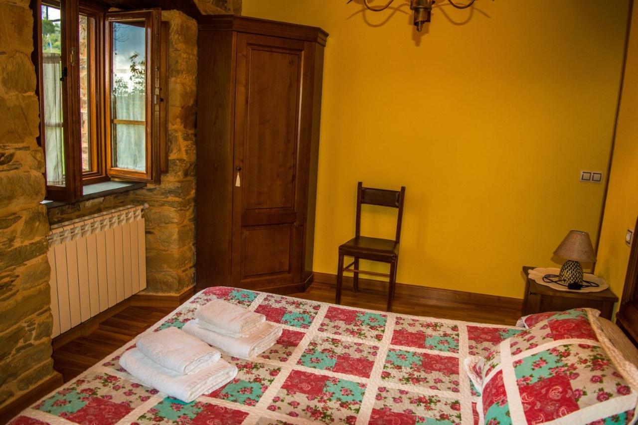 Apartamentos Rurales Tia Vicenta サンタ・エウラリア・デ・オスコス エクステリア 写真