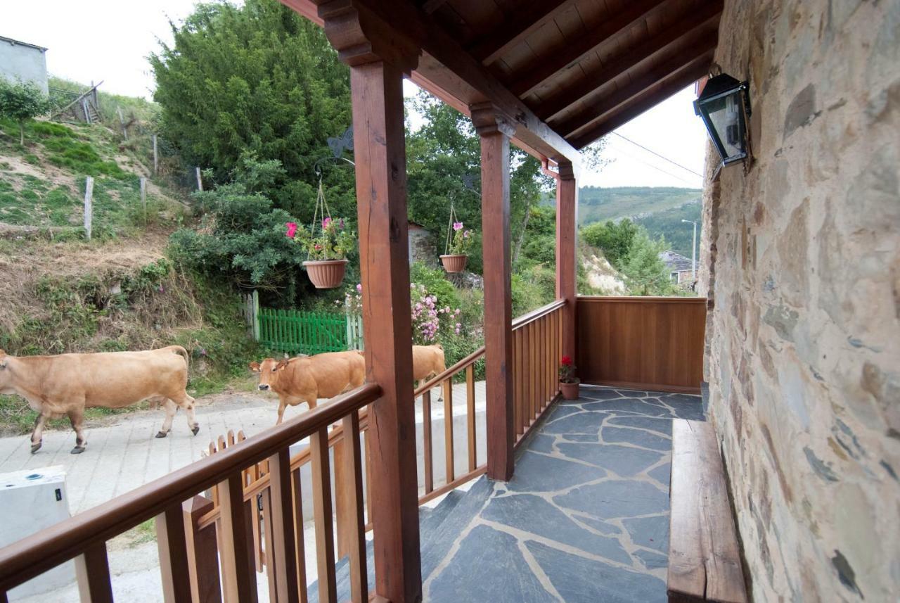 Apartamentos Rurales Tia Vicenta サンタ・エウラリア・デ・オスコス エクステリア 写真